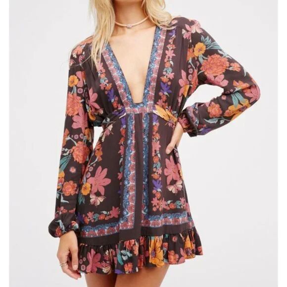 Free People Dresses & Skirts - Floral V-Neck Long Sleeve Dress